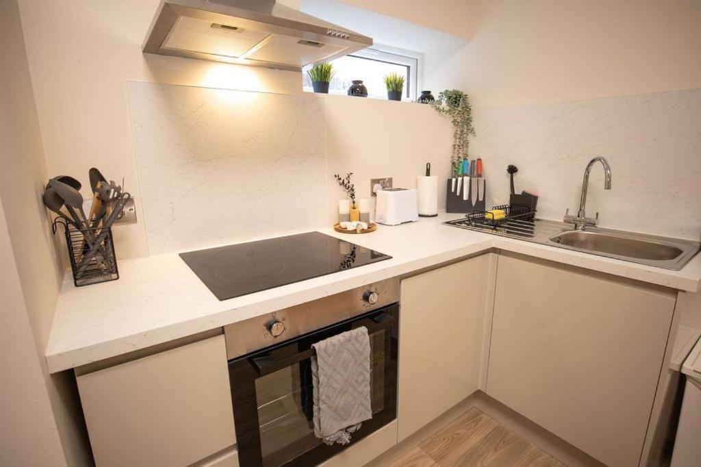 Treetop View Cosy Getaway In Eastbourne, Free Parking, Short And Long Stays, Rom bilde