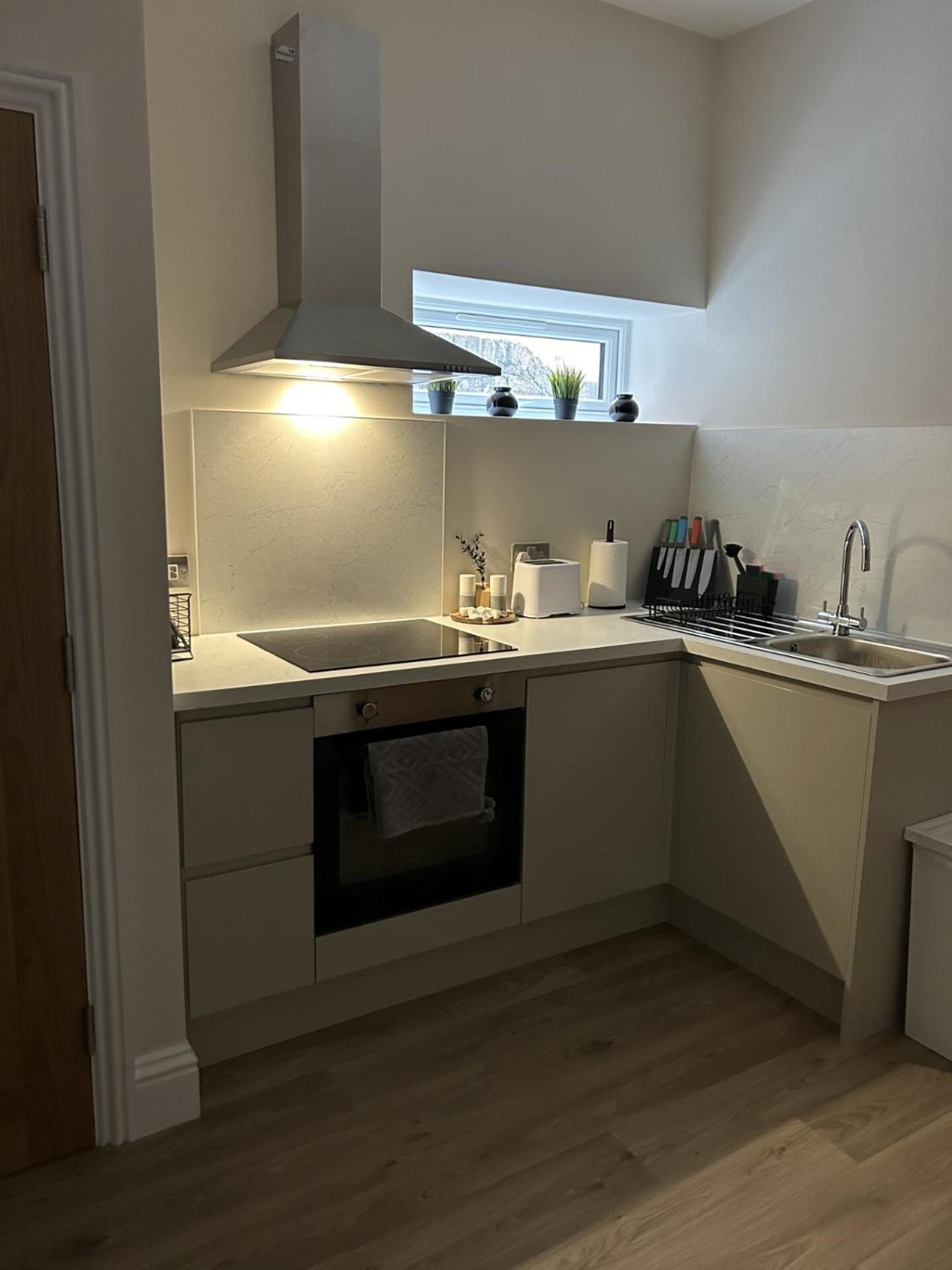 Treetop View Cosy Getaway In Eastbourne, Free Parking, Short And Long Stays, Rom bilde